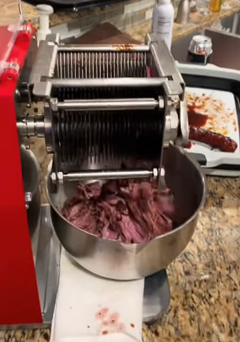 VEVOR cortando carne